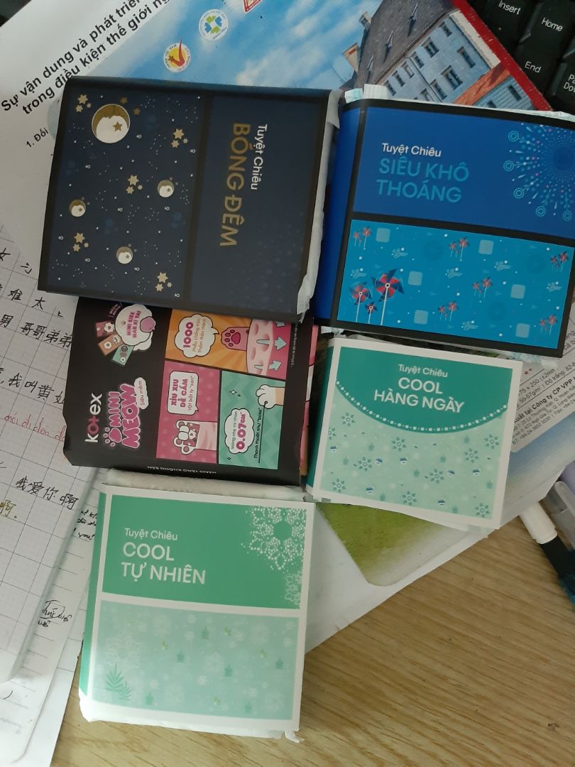 chùi ui phải nói là cute muốn xỉu luôn ấy, shop gói hàng rất cẩn thận luôn, quà tặng cũng dễ thương không kém, mua đúng đợt sale nên với giá 167k mà chất lượng sản phẩm vẫn gọi là ok