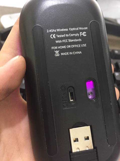 chuột đẹp, dùng mượt, có đèn led như hình mô tả, đúng chất lượng, có 1 vài shop cũng  bán nhưng m thấy hàng của shop giá ok nhất và nhiều đánh giá tốt, nói chung là chưa có gì để ch ê tới thời điểm hiện tại, đèn led đổi màu liên tục trông rất đẹp mắt