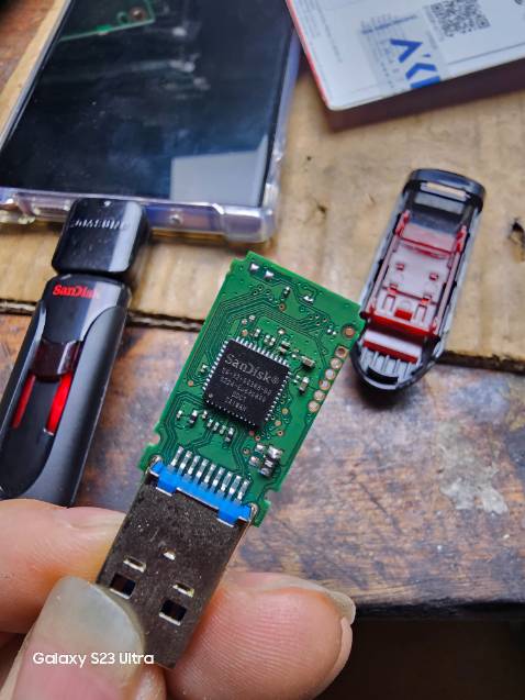 Chuẩn 3.0 tốc độ đọc và ghi nhanh. Giao hàng nhanh. Độ hoàn thiện chi tiết tốt. Tiếc là usb ko có đèn báo nên lại phải bỏ ra độ thêm