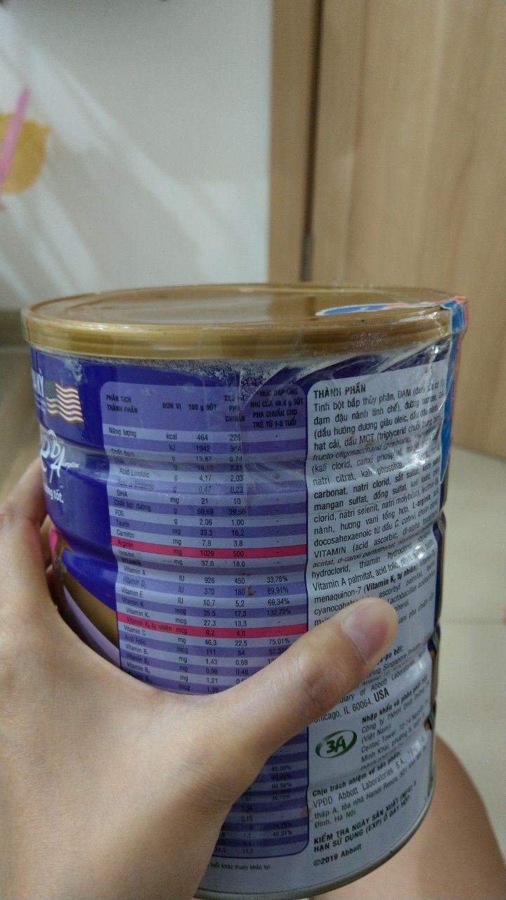 không hài lòng chút nào,  sữa giao đã bị khui rách tem,  sau đó dán băng keo lại,  như vậy liệu là bỏ sữa khác vào trong?  chất lượng sp như vậy không thể hài lòng được,  vui lòng đổi hàng hoặc trả tiền lại trong thời gian sớm nhất.