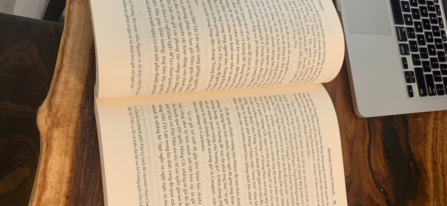 Sách tiki giao đẹp và chuẩn mới. Quyển này đọc hấp dẫn hơn quyển Columbus bốn cuốn hành trình. Columbus dẫu sao cũng chỉ là một thằng lưu manh xỏ lá, pha chút man rợ của dân Châu Âu thời bấy giờ. Quyển Marco Polo mang tới sự thú vị về Phương Đông của Châu Á, càng tìm hiểu càng thấy hay.