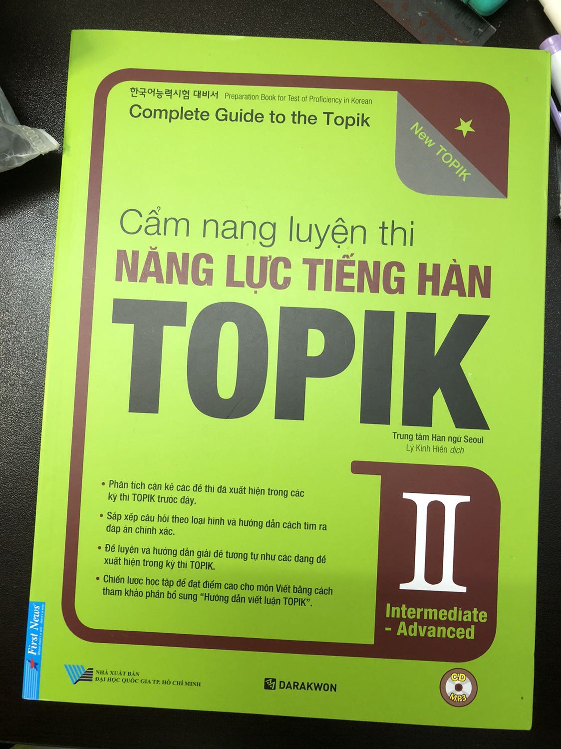 Sách đẹp, không bị móp méo hay nhăn góc. Có kèm CD cho bài nghe. Sách hướng dẫn chi tiết mỗi câu trong đề thi TOPIK II, phù hợp cho bạn nào tự luyện thi mà chưa biết cấu trúc đề thế nào. Sách đẹp, không bị móp méo hay nhăn góc. Có kèm CD cho bài nghe. Sách hướng dẫn chi tiết mỗi câu trong đề thi TOPIK II, phù hợp cho bạn nào tự luyện thi mà chưa biết cấu trúc đề thế nào.