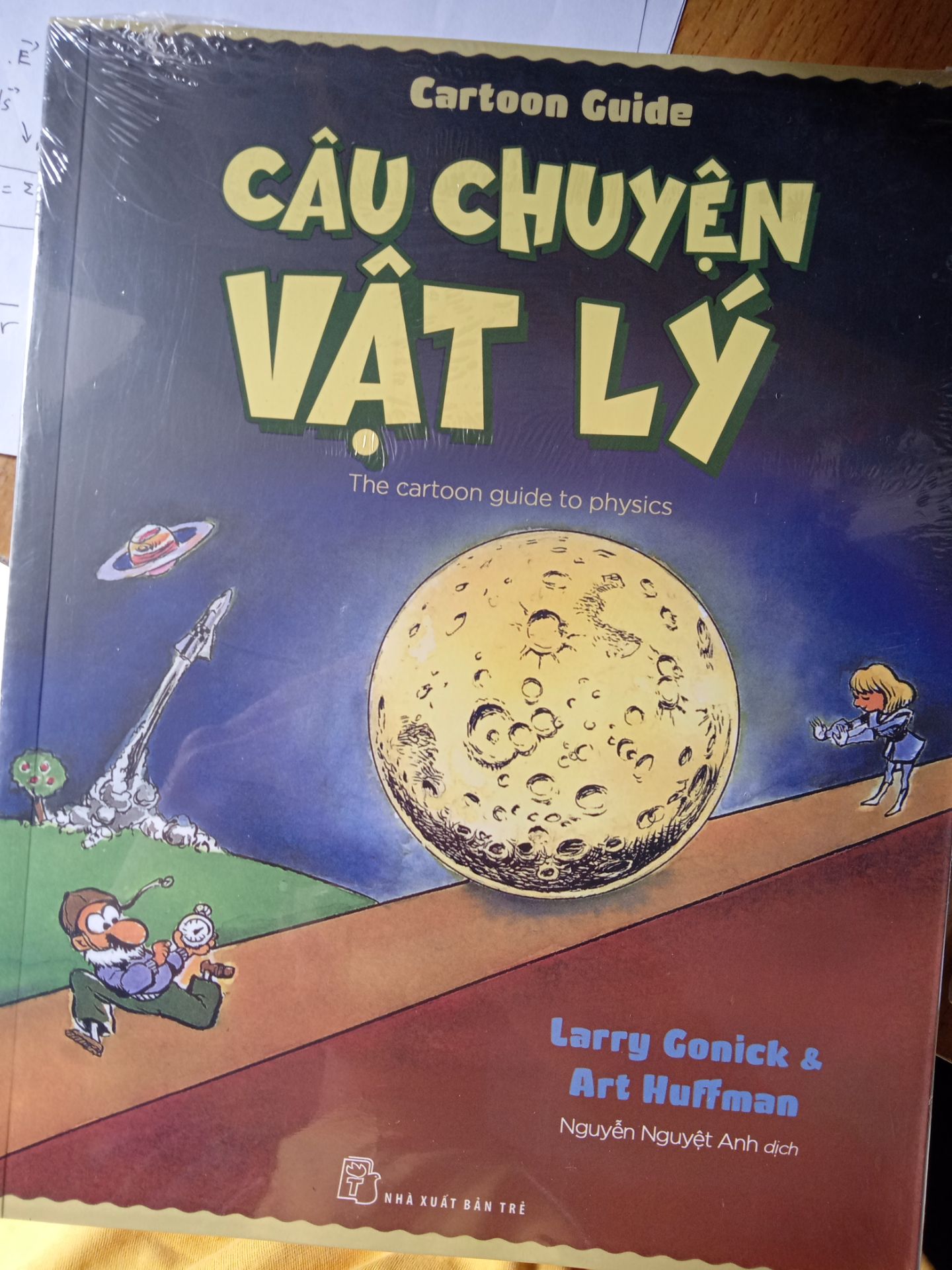 Sách được bọc nên không xước gì, nội dung sách khá cơ bản nhưng cần ít nhất trình độ trung học phổ thông hoặc đại học để hiểu hết. Dùng để đọc thư giãn khá ổn. Đáng mua
