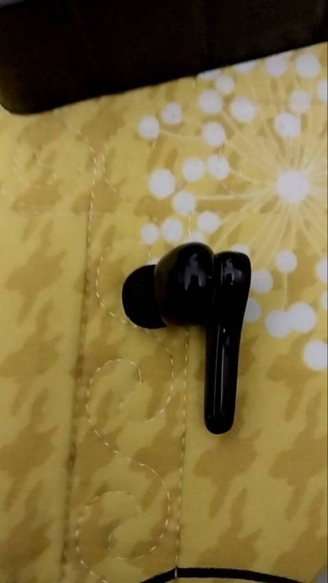 Giao hàng rất nhanh. Đóng gói cẩn thận. Tai nghe đẹp. Đeo lâu đau tai. Âm thanh vừa đủ nghe. Trong tầm giá thì cảm thấy khá tốt.