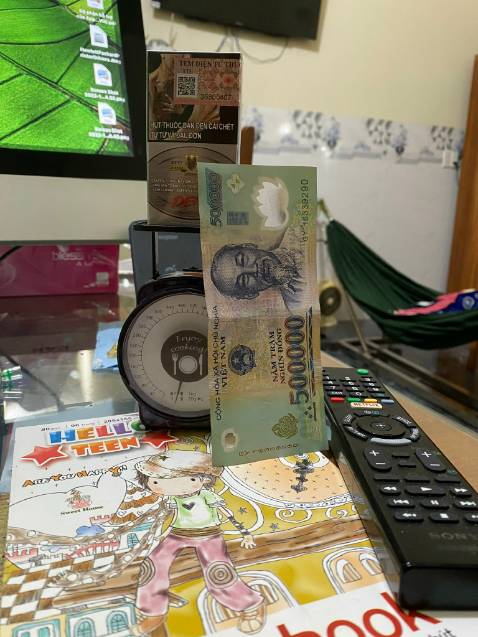 Tôi xin thề , tôi viết bình luận nầy để khuyến cáo Shop đừng *** người gạt tiền, vì nhân quả sẽ không tha một ai cả , Shop bán hàng đồ chơi con nít , chụp ảnh phóng to để *** người tiêu dùng , khuyên Shop nên sống chân thật nhé . cân nặng nhìn vào hơn nữa lạng
Nếu tiki còn dung chứa những người như thế nầy sẽ nguy hại Danh Tiếng Tiki mà thôi