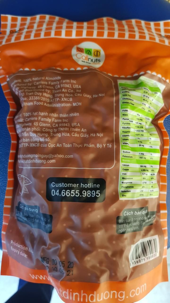 lần đầu tiên mua sản phẩm ăn uống trên tiki. Không thất vọng vì hạnh nhân ăn ngon, giòn, nhân trắng, chuẩn đúng như hình ảnh, túi đầy đặn, có hút chân không và khóa Ziplock. 
Nói chung là hài lòng, vừa túi tiền và sẽ tiếp tục mua những lần sau. Giao hàng nhanh. thanks tiki nhiều.