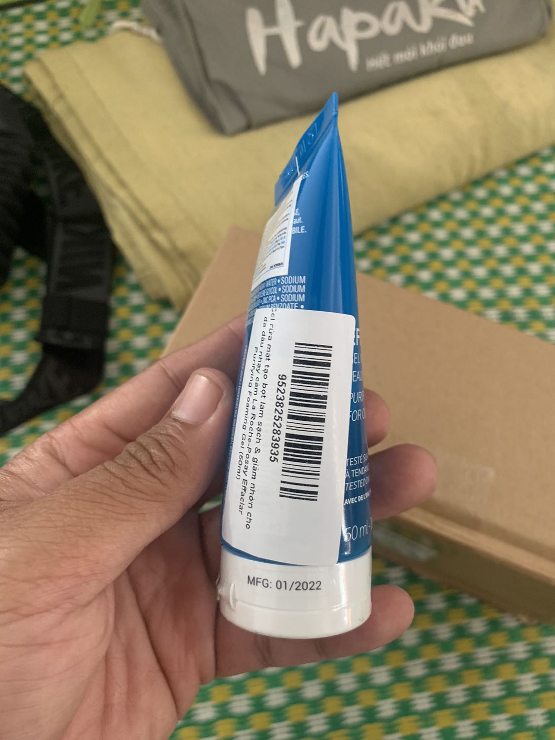 Giao sản phẩm cận date. Ngày nhận hàng là 12/8/2022 mà sản phẩm chỉ còn hạn đến tháng 1/2023. Mình không nghĩ sản phẩm chính hãng lại có kiểu bán hàng như vậy. Thất vọng toàn tập !!! Giao sản phẩm cận date. Ngày nhận hàng là 12/8/2022 mà sản phẩm chỉ còn hạn đến tháng 1/2023. Mình không nghĩ sản phẩm chính hãng lại có kiểu bán hàng như vậy. Thất vọng toàn tập !!!