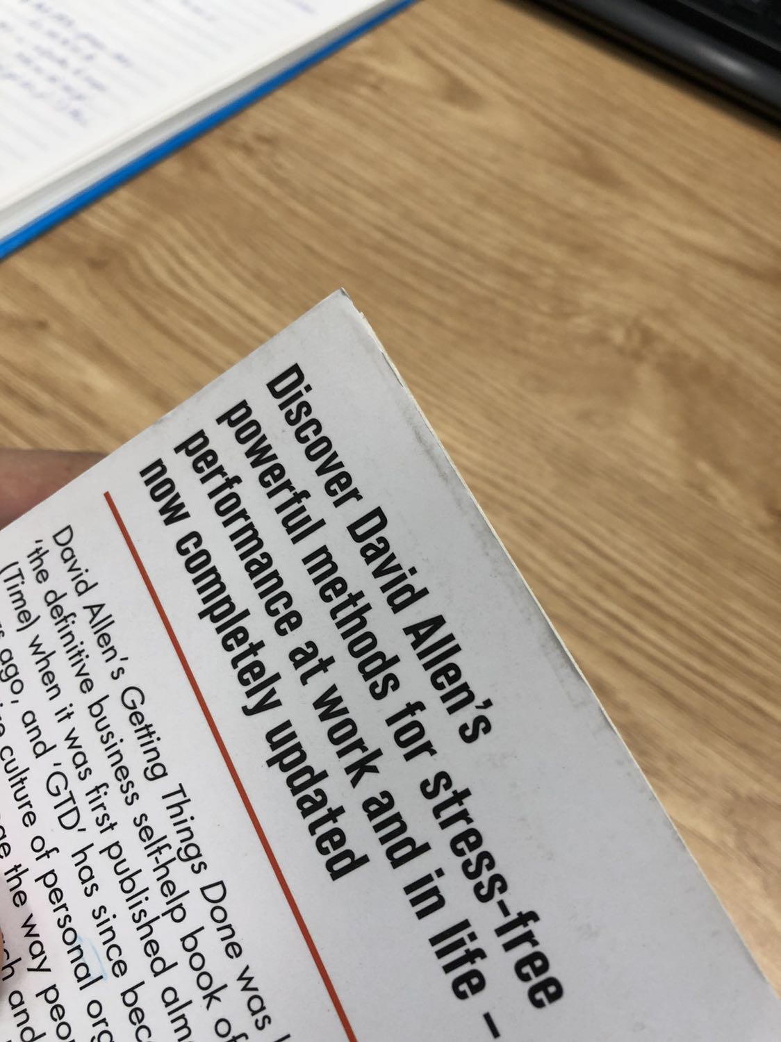 Đây là lần đầu tiên mình đánh giá một sản phẩm dưới 5 sao. Tiki ship sách rất sớm và nhân viên nhanh nhẹn. Cái này mình không chê trách gì.
Tuy nhiên cuốn Getting Things Done đầu tiên mình đặt rất cũ và bẩn. Sau khi làm việc với team supporters để đổi trả, quyển thứ hai mình nhận vẫn cũ và bẩn như vậy, chỉ là đỡ cũ hơn quyển đầu tiên (4 ảnh đính kèm là hình mình chụp từ quyển đã đổi trả). Có thể lý do là vì kho lưu trữ sách này chưa sạch sẽ hoặc khâu bảo quản sách chưa tốt, nhưng đến lần thứ 2 vẫn vậy thì mình phải đánh giá 2 sao thôi.