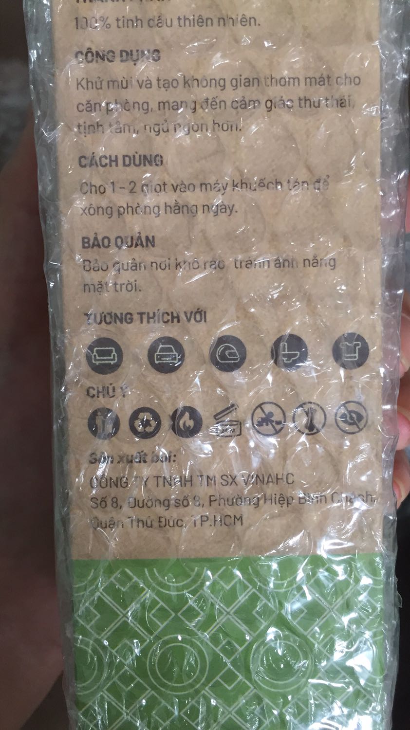 Đánh giá cao tinh dầu bưởi ngọt của shop, thơm ngọt tự nhiên, giảm stress, dễ ngủ, thơm lâu, ít hao, ship cũng tất nhanh, gói cũng rất kỹ nhưng shop đừng nên dùng nilon xốp đó để gói nữa nhé, cũng bảo vệ môi trường shop ơi