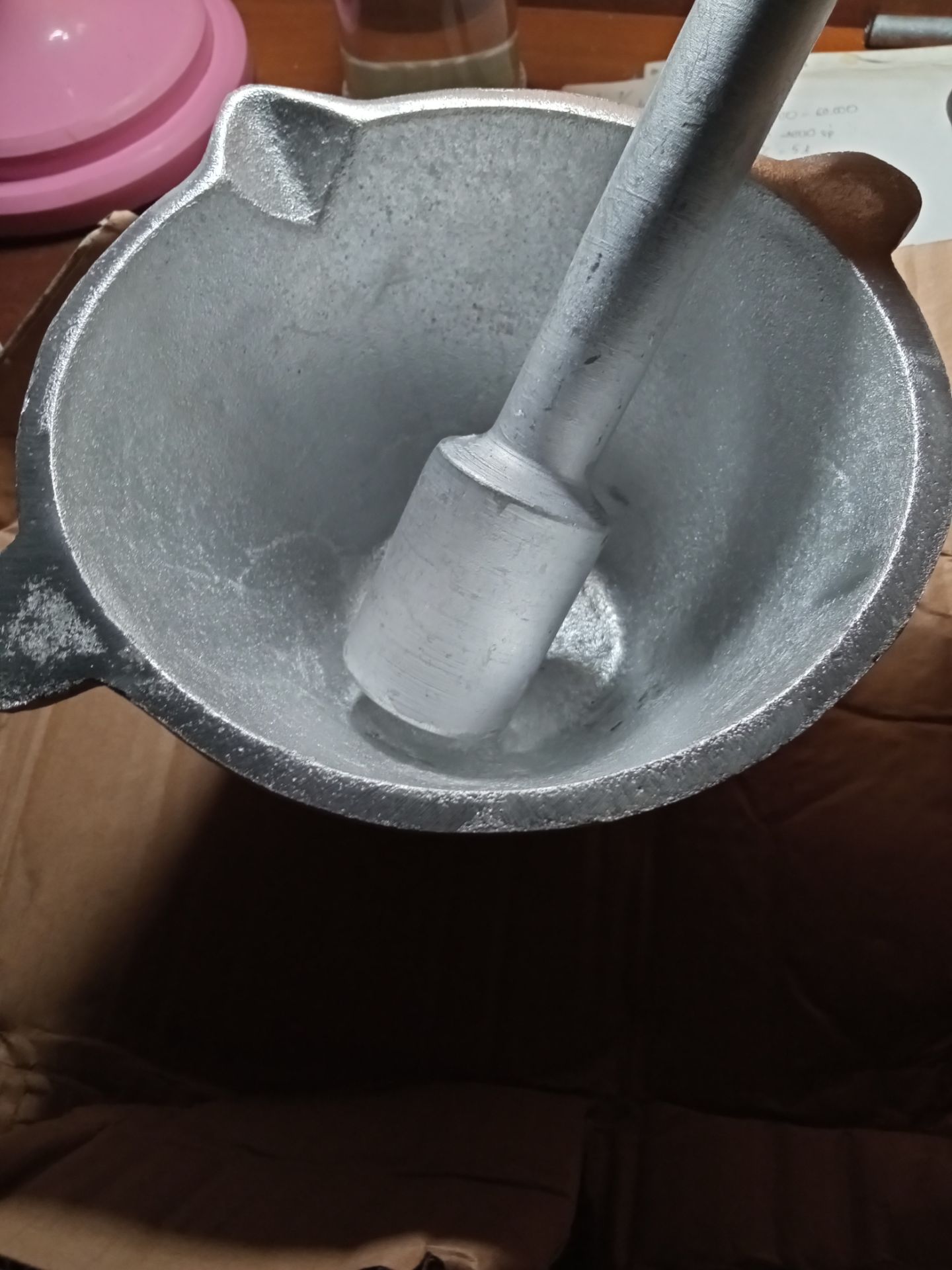 hàng giống như ảnh, mà cối nhìn có vẻ hơi mỏng. Đóng gói hàng không được mắt cho lắm