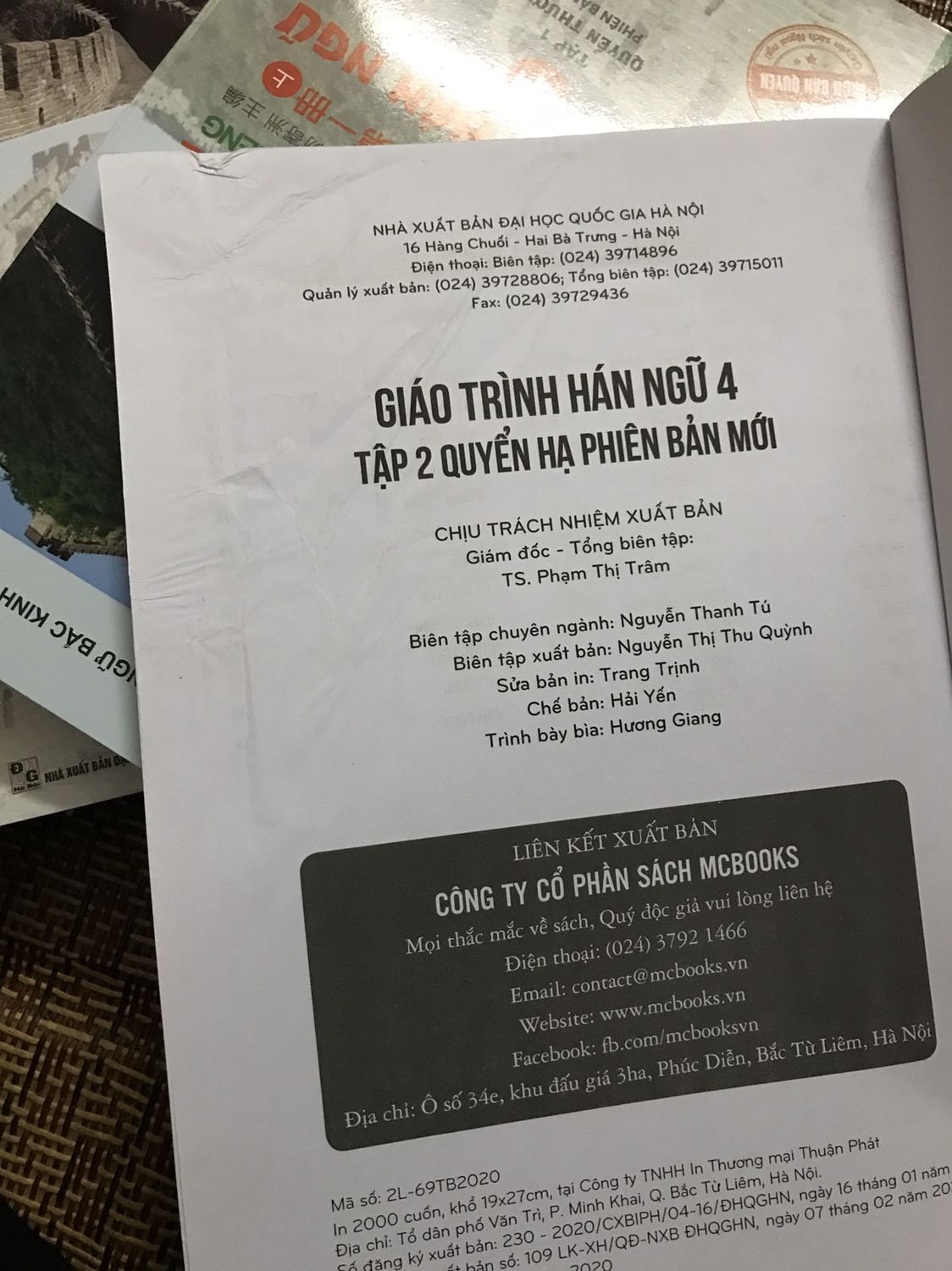 Shop đóng gói cẩn thận , hơi tiếc chút vì có quyển có trang bị nhàu , còn lại Oki , 6 quyển thì 5 quyển cùng nhà sx , 1 quyển khác nhà sx Shop đóng gói cẩn thận , hơi tiếc chút vì có quyển có trang bị nhàu , còn lại Oki , 6 quyển thì 5 quyển cùng nhà sx , 1 quyển khác nhà sx
