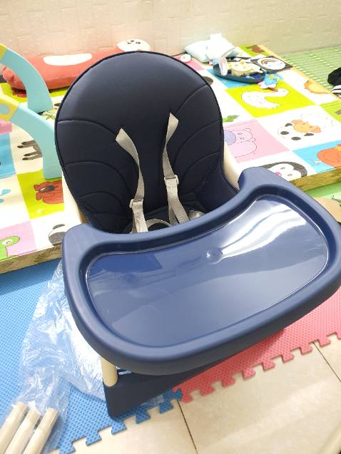 Màu xanh ngọc của sốp lạ quá, giao hàng không đúng màu khách đặt, đệm khá mỏng. Còn phần chân thì quá chắc, 2 người lớn mới ấn vào được