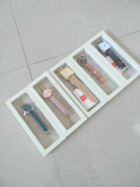 Mua 5 cái, cái này ko hài lòng lắm vì màu ko giống hình ạ. Lúc mua chọn màu trắng, gởi hàng thù màu vàng kem. Shop nên bái khách khi giao màu ko đúng. Nhưng vì 4 cái kia rất ưng í. Nên ưng lun em này hehe