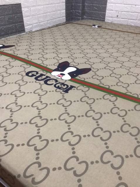 Sản phẩm dùng rất ok. Nệm dc giữ chặt và thẳng. Mọi người yên tâm dùng nhé. Thấy có nhiều màu, nên cũng ưng, mà thực ra dưới đệm nên cũng ko quá quan trọng, mấy cái nhỏ nhỏ này nhưng mà tiện phết,

lắm lúc khi ngủ trước chưa có cái nẹp ga giường, ga nó cứ cuốn vào chân, ngủ cứ bị vướng víu, tích điện ở chân khó ngủ lắm, và làm bí bách!! Có cái nẹp ga giường thấy đệm, ga chăn phẳng phiu nên thoải mái khi nằm luôn!!