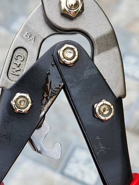 Ngoại hình cũ. Kéo đã qua sử dụng