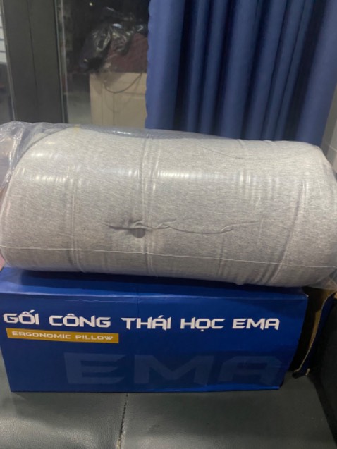 Gối quá êm luôn, đóng gói chắc chắn, nằm thử thấy rất phù hợp với nhu cầu của mình vì hằng ngày nằm gối thấp xong nằm nghiêng sáng dậy rất đau vai, thiết kế quá thông minh luôn!