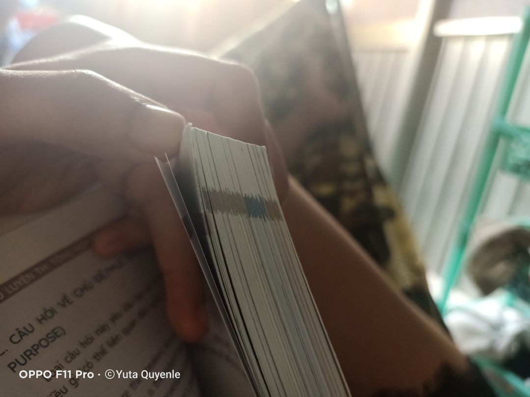 mấy chục trang bị in ngược và nhỏ hơn so với các trang còn lại, trong số trang bị ngược đó, thiếu khoảng mười mấy trang, về hình thức mình thấy rất buồn vì bỏ hơn 300k mua mà bị vậy, sơ sài quá.  còn nội dung thì mình chưa xem hết. không biết có ai bị giống mình ko