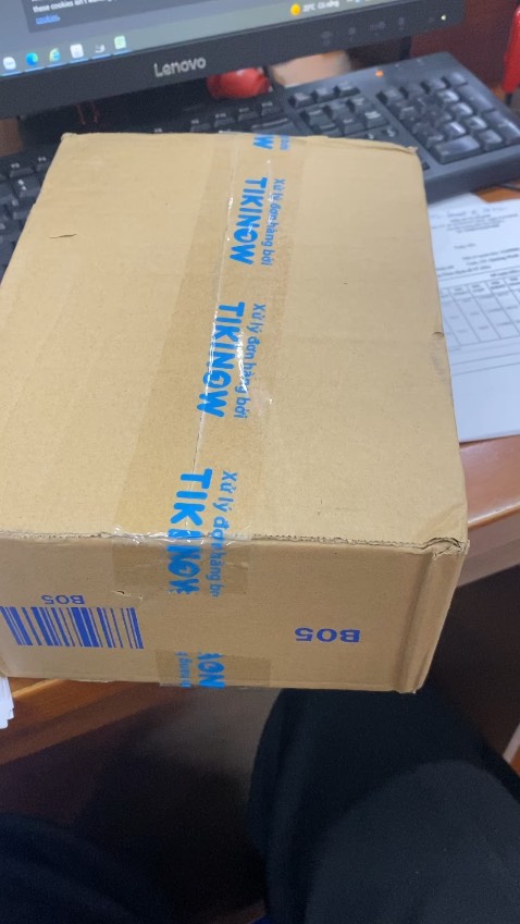 Giao hàng nhanh nhưng hộp bị móp méo hết