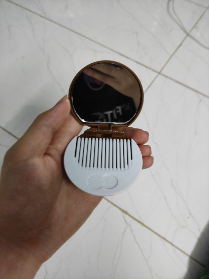 gương cũng tạm được...để xài khi đi chơi cũng gọn