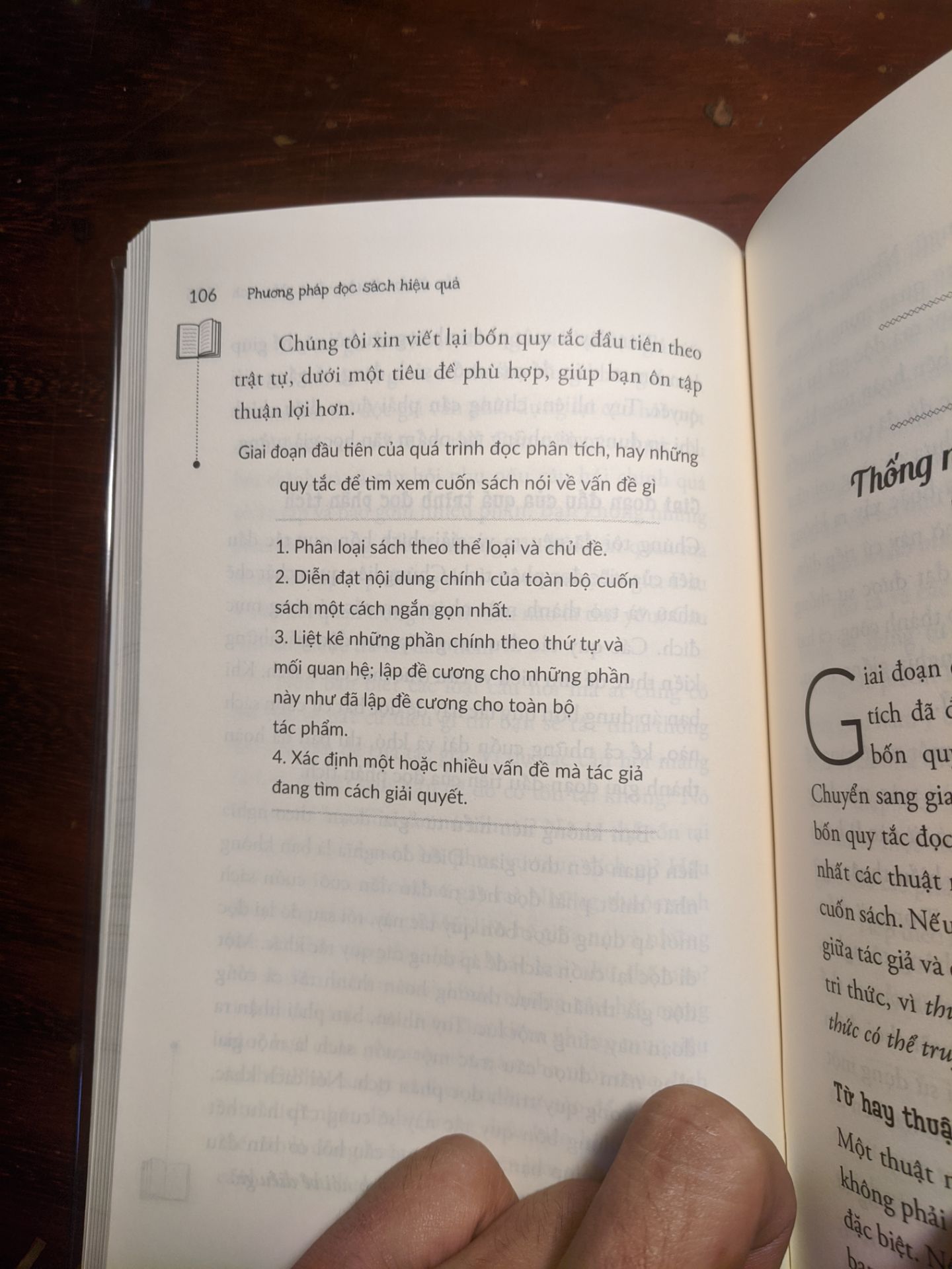 Ngoại hình: Sách mới, không gãy gập hay nhàu nát. Chất lượng giấy in và mực in tốt.
Nội dung: Tác giả đã nêu ra các phương pháp đọc từ sơ cấp đến cao cấp. Đồng thời phân tích mổ xẻ  từng loại sách như: sách giả tưởng hư cấu, sách khoa học, sách triết học, sách lý thuyết - thực hành,... cùng với đó là cách áp dụng phương pháp đọc đã được giới thiệu cho từng loại sách để đạt hiệu quả. Tác giả không chú trọng bàn về việc đọc nhanh, đọc siêu tốc mà chỉ đề cập đến việc đọc hiệu quả, đọc tích cực và chủ động, tức là phải đặt câu hỏi khi đọc, phải suy nghĩ và động não, và phải có sự tương tác giữa người đọc và tác giả. Tất cả những điều mình kể trên được tác giả phân tích và hướng dẫn cực kỳ chi tiết trong sách.
Kết luận: Theo cá nhân mình, người chỉ mới đọc trên dưới 20 đầu sách, mình thấy cuốn sách này rất hữu ích và đáng đọc.