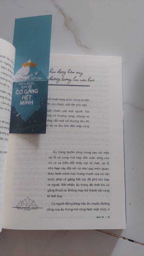 Chưa đọc nên chưa đánh gúa nội dung được, nhưng hình thức đẹp, đóng gói cẩn thận, có bookmark, cảm ơn Tiki