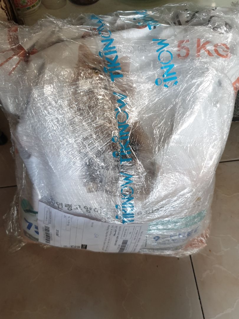 Đóng gói bằng cách tròng 2 bao ni lông bên ngoài nên khi nhận hàng, mình có thể quan sát được hàng. Giao hàng Tiki Now nên khá nhanh, 1-2 ngày là tới. Vì mới mua nên mình tạm 4*,  cần cho mèo ăn vài ngày, mình sẽ đánh giá lại. Đóng gói bằng cách tròng 2 bao ni lông bên ngoài nên khi nhận hàng, mình có thể quan sát được hàng. Giao hàng Tiki Now nên khá nhanh, 1-2 ngày là tới. Vì mới mua nên mình tạm 4*,  cần cho mèo ăn vài ngày, mình sẽ đánh giá lại.