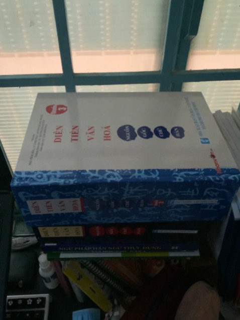 Sách hay lắm. Mình đợi shop giảm xuống rồi mua vì mua giá gốc hơi chát. Quyển 3 có từ 10 đến 18 nét. Bạn học tiếng Hoa thì nên mua các quyển này về tra từ cho chính xác nha.