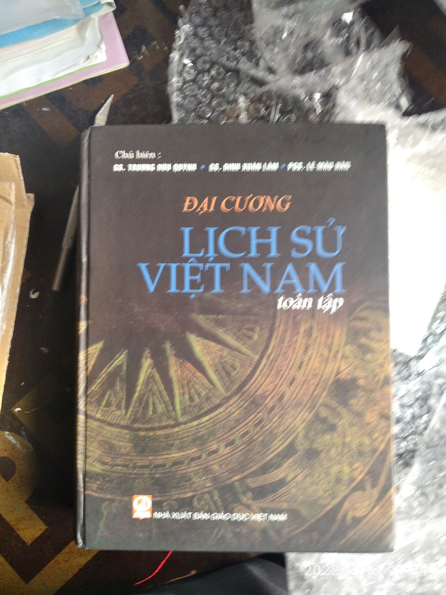 chất lượng sáchtoots đầy đủ nội dung shop đã bọc chống sốc giúp mình nên khi vận chuyện sách chị bị hỏng có một tý cảm ơn shop nhiề