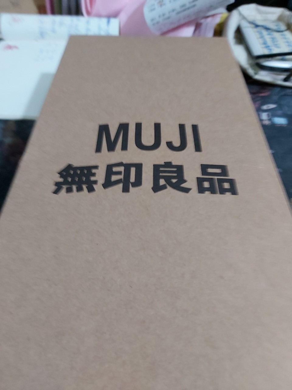 NHẬN HÀNG MỞ RA XEM GIỐNG NHƯ XUẤT XỨ LÀ HÀNG CHINA. KHÔNG GIỐNG HÀNG XUẤT KHẨU MÀ GIỐNG HÀNG CHƠ. CHỈ MAY CÒN THÒ LÒ CHƯA CẮT. KHÁCH MUA LƯU Ý. SIZE MUA LÀ L MÀ KHI NHẬN THẤY NÓ CHỈ LÀ SIZE TRẺ CON MẶC. CHỈ LÀ SIZE S