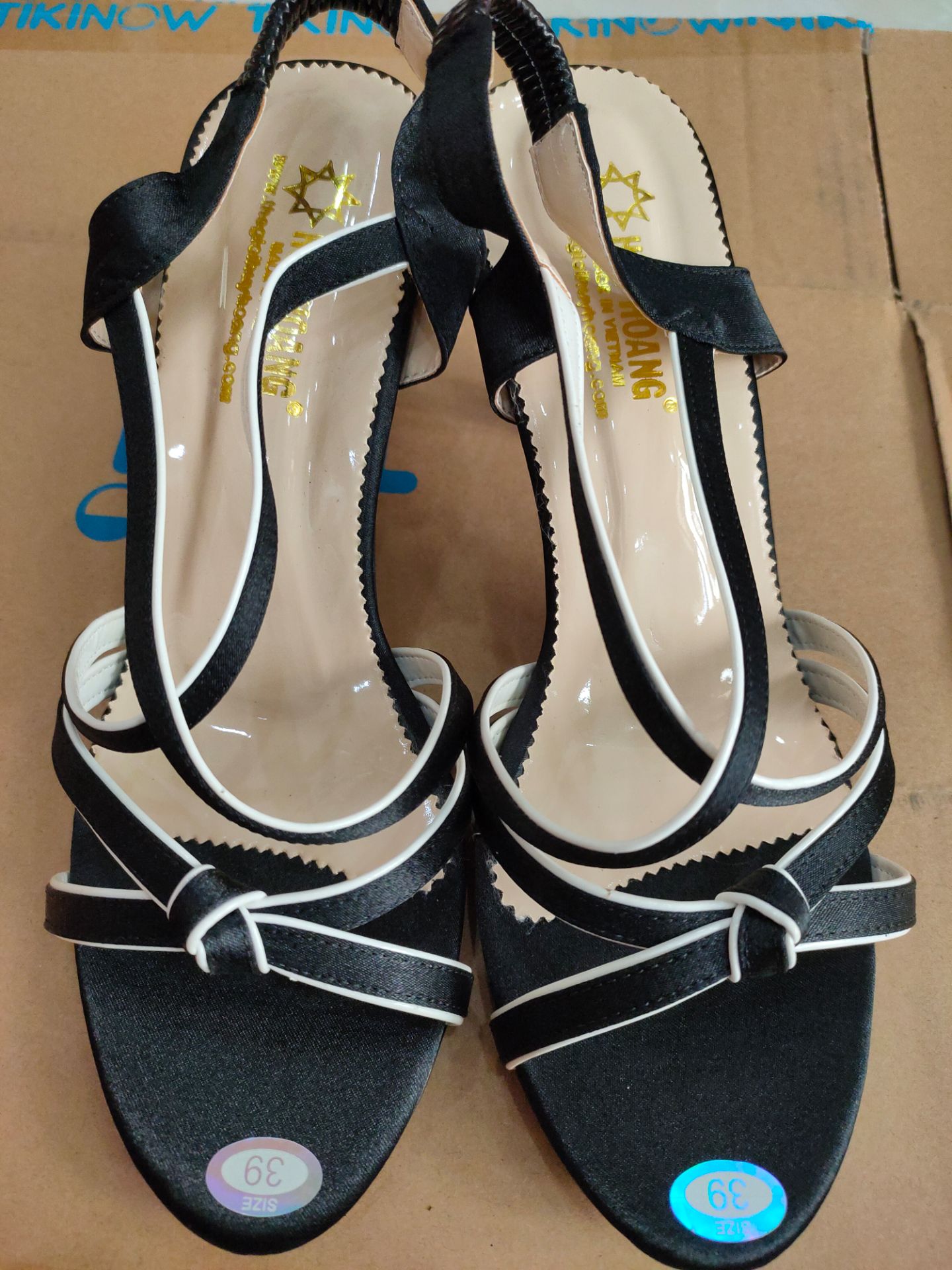 Giày đẹp nhẹ đi êm chân, Rất tốt....... Sẽ tiếp tục ủng hộ.