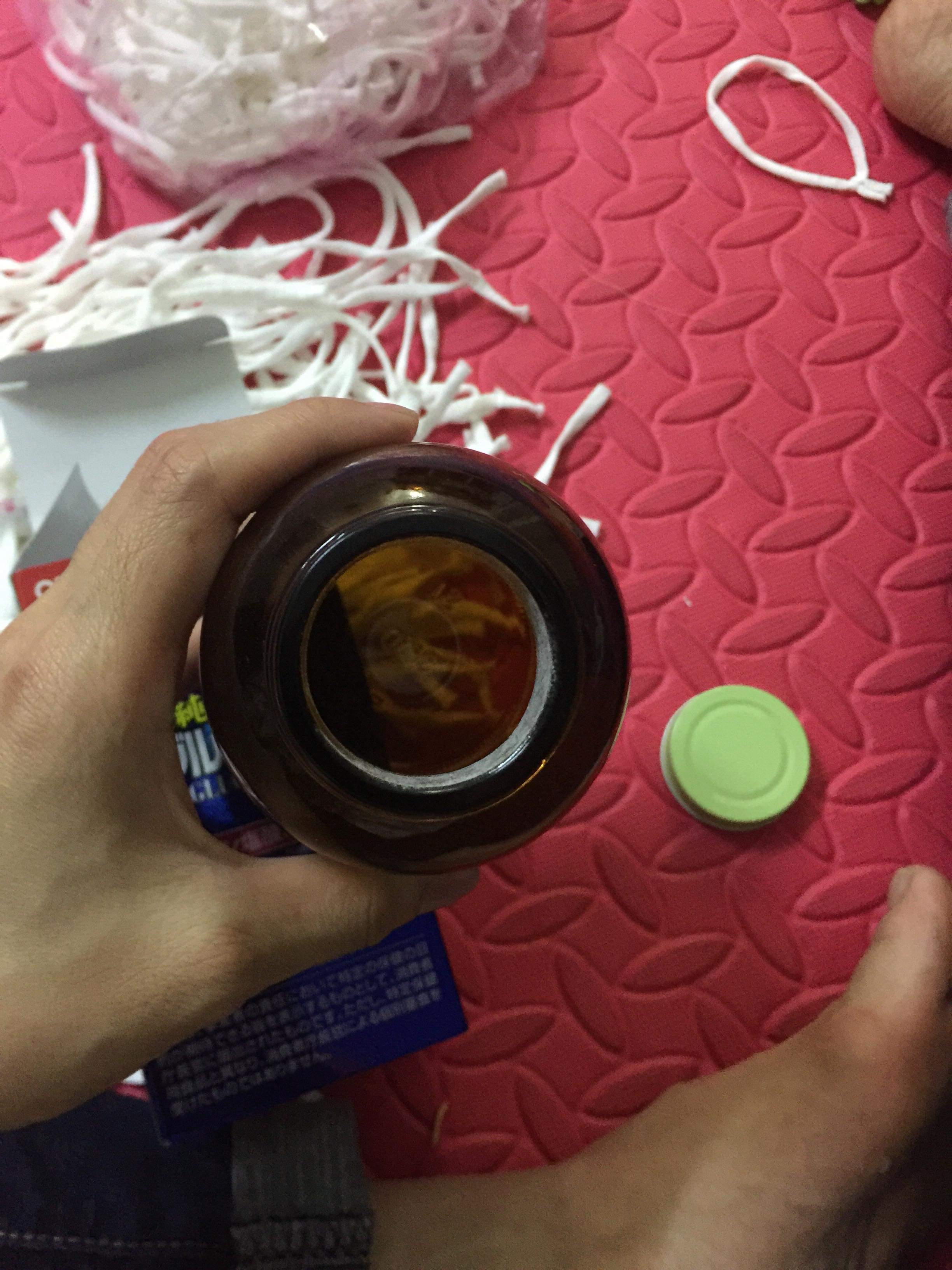 Cửa hàng *** đảo, tôi đặt mua cho mẹ ở quê bị đau khớp, thanh toán bằng thẻ ngay sau khi đặt hàng. 2 ngày sau hàng về đến nơi, bố tôi nhận hàng k kiểm tra, tối về mẹ tôi mở ra là lọ không, không có 1 viên thuốc nào luôn. Buôn bán *** đảo. Thất vọng vô cùng...