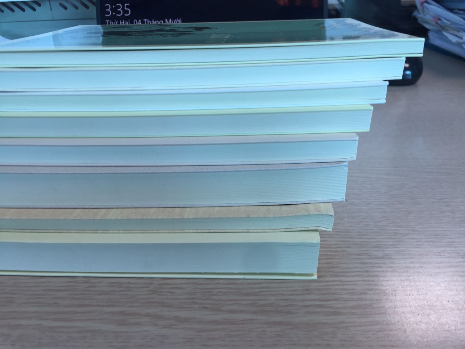 Bộ sách Việt Nam danh tác của NXB Nhã Nam phát hành. Sách đẹp, in ấn cẩn thận.
Rất đáng tiếc Tiki đóng gói không cẩn thận, không chèn lót sách cho khách hàng, vận chuyển bị va chạm cấn bẹp cạnh sách. Đã góp ý nhiều lần với Tiki nhưng chưa thấy chấn chỉnh.