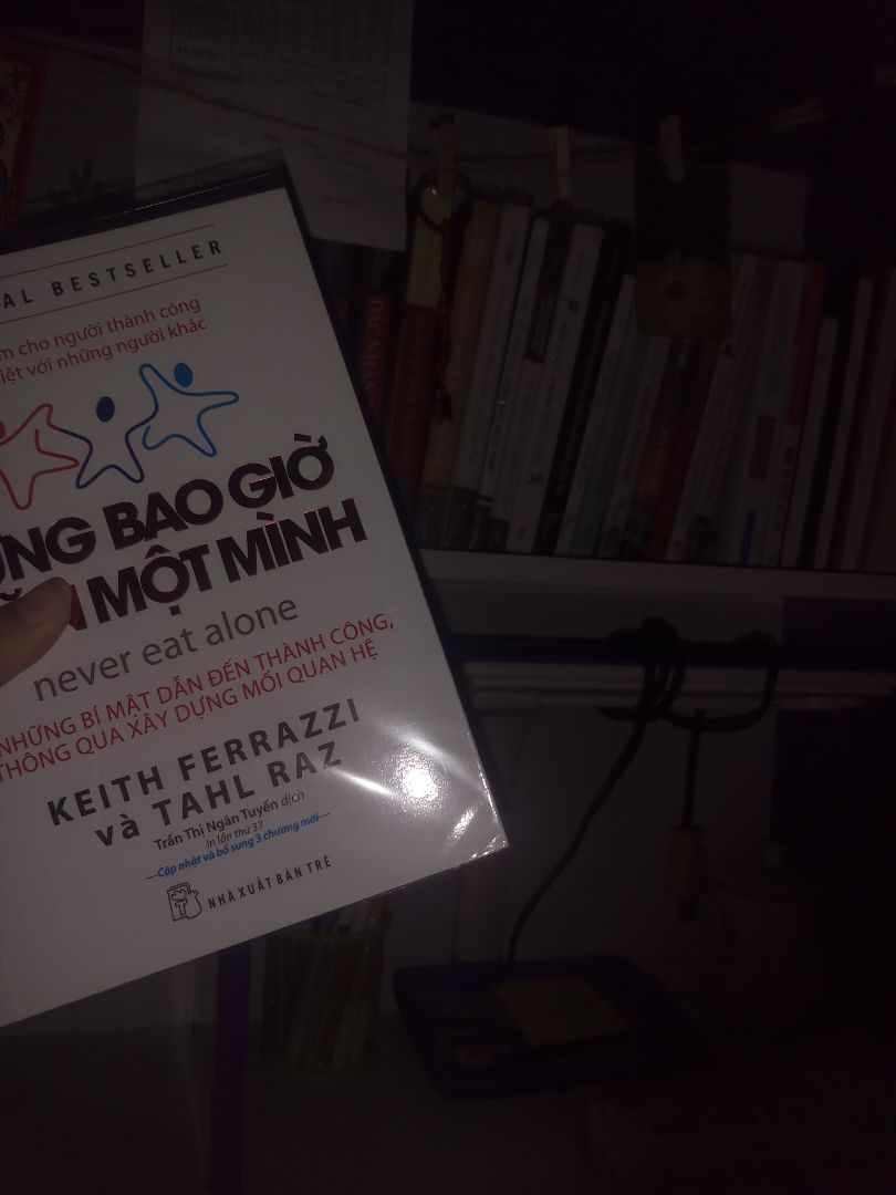 sách được giao trễ 2 ngày so với dự kiến nhưng nhìn chung có thể bỏ qua bởi tình hình dịch bệnh 
song sách mang nội dung ý nghĩa rất hay đưa đến những bài học học về bí mật dẫn đến thành công thông qua việc xây dựng mối quan hệ rất thích hợp dành cho những bạn trẻ đang muốn xây dựng những mối quan hệ để có ích cho tương lai 
Cảm ơn tác giả và nhà xuất bản