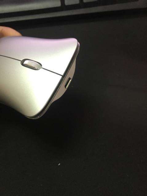 Chuột nhạy, giảm ồn so với chuột thường nhiều 
Chất lượng sản phẩm tốt, giá thành cũng phải chăng. Mình rất thích mua hàng ở đây, giao nhanh chóng. Sẽ tiếp tục ủng hộ.