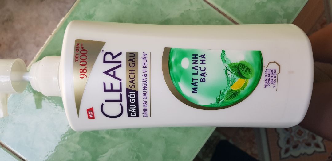 gội clear thì cũng là huyền thoại rồi ko nói làm gì nói chung là đáng tiền và giao đúng hẹn. Trong mùa dịch thì đó là điều thêm sao :))) Giá mình mua sale nên còn rẻ hơn lúc mua ngaoif tiệm chai 800g thì sài cả nhà thả ga thôi.