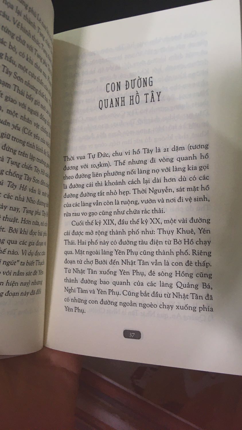 Mua giảm  giá một nửa nên thấy rất may mắn vì nội dung và hình thức đều ok.
Chất giấy tốt, trình bày khoa học dễ đọc giấy mịn loại giấy hơi vàng đỡ mỏi mắt. Nội dung là tư liệu quý nên mua nên đọc