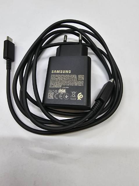 Sạc chuẩn. Nguyên seal. Cắm vào máy hiển thị "sạc siêu nhanh 2.0". Nhưng sản phẩm này đã kích hoạt theo seri ngoài vỏ hộp và hết bảo hành từ năm 2023 mà shop không đưa thông tin. Không rõ shop có chế độ bảo hành riêng không.