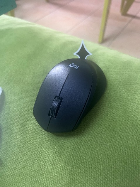 Đúng mô tả ! Mua lần thứ 3 rồi. Nhà xài hao chuột quá mặc dù chuột cực tốt. Giao nhanh chóng + đóng gói tốt.