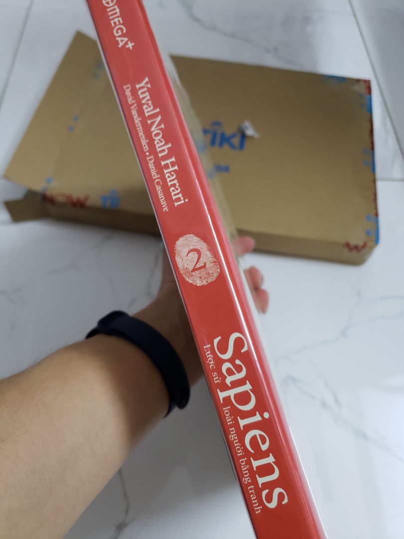 Đã mua tập 1 rồi thì rước liền tập 2 ngay khi sale là lẽ đương nhiên.
Vẫn như tập 1 có đính kèm các bookmark là nhân vật trong sách trông rất xinh. độ dày và nặng cũng tương đương quyển 1. 
Tiki now giao nhanh và nguyên vẹn giúp mình có thêm trải nghiệm trọn vẹn với sách.