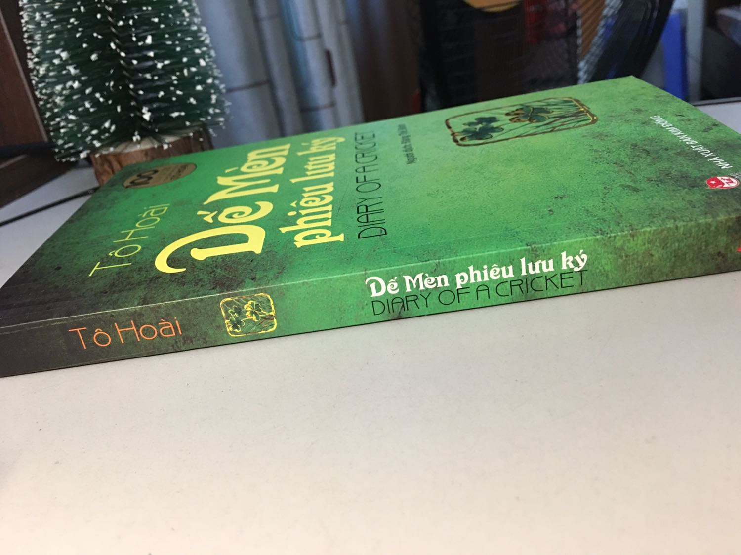 Giao hàng nhanh, sách rất hay và bổ ích. Các em mình đều thích, mình học đc cách viết và cải thiện phần writing