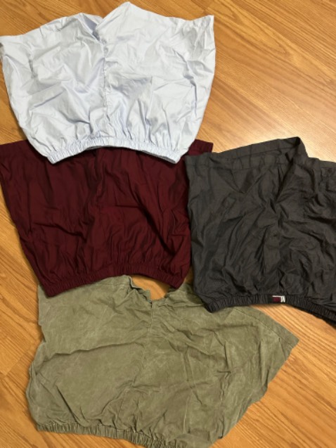 Hàng mua ko đúng hình. Chất liệu vải cũng ko đồng nhất giữa các quần. 1 chiêc màu nâu bị ra màu rất ghê làm nhem hết lên những chiếc màu sáng ( mới ngâm nước đã đen)