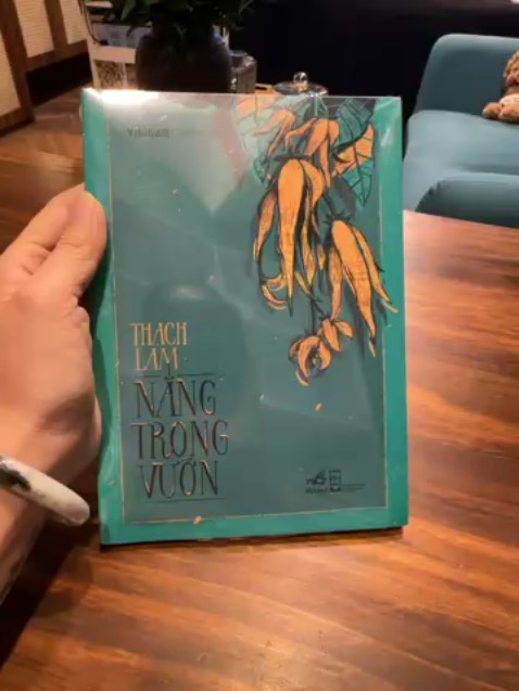 Mình đặt bản bìa cứng nhưng shop giao bìa mềm! Nhueng giá là giá bìa cứng! Trong khi bìa mềm giá bìa chỉ 52k