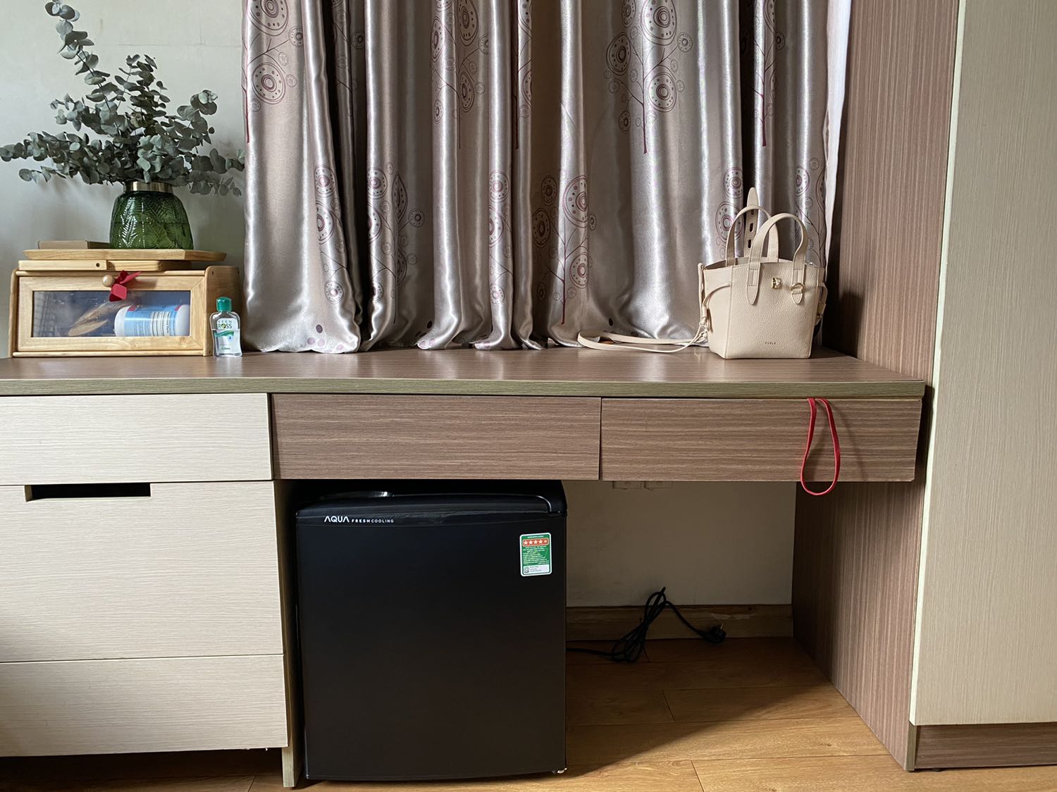 Máy chạy khá ổn sau 1 tháng dùng, đủ lạnh, ít đóng tuyết sau 1 tháng. Tiki giao hàng siêu nhanh