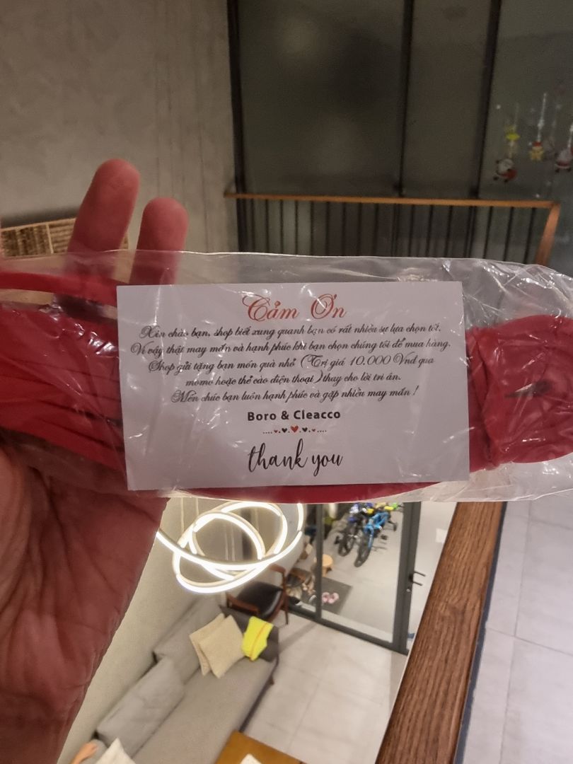 Shop giao hàng nhanh hơn mình nghĩ dù đang trong dịch đi lại khó khăn. Sợi dây nhảy bị tách đơn đúng vào ngày mai SG quản lý shipper gắt hơn nên thôi tùy duyên.. Hàng lại gói kỹ, chỉ chu, mình chưa bung ra dùng nhưng nhìn hình thức thấy hảo hảo rồi nè.