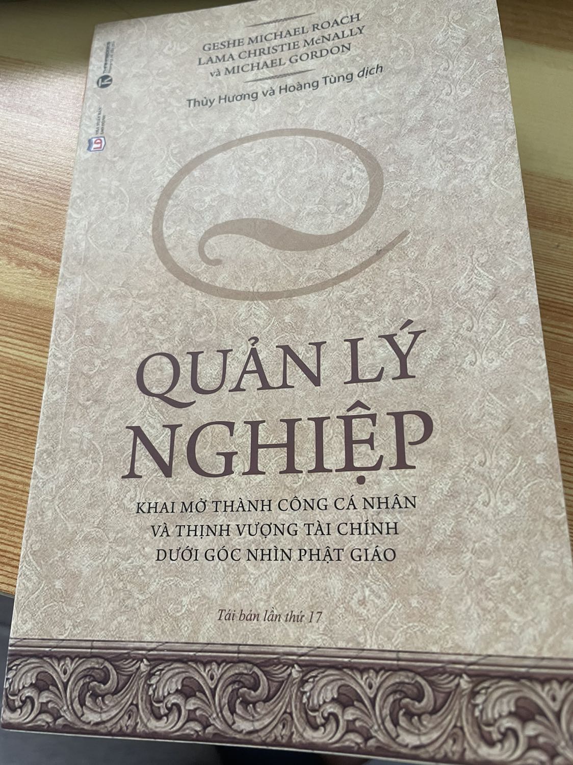 Hôm qua tôi nhận sách, thì thấy thiếu rất nhiều trang ở phần cuối, tôi mua háo hức đọc mà nhận được cảm giác rất không tôn trọng như vậy. Đề nghị đổi lại cuốn mới đầy đủ nội dung. Cám ơn