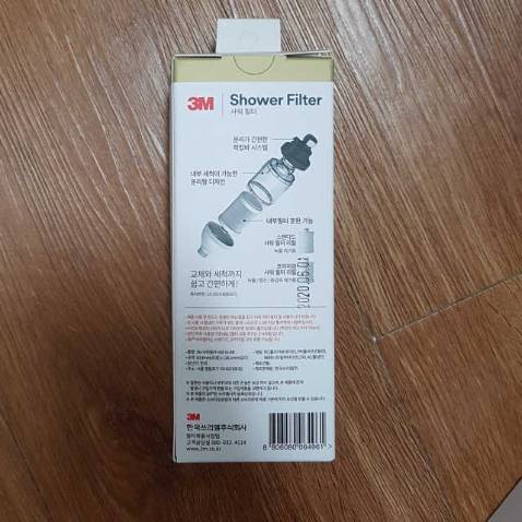 Nhỏ gọn nhưng rất tiện lợi, da dẻ ngày một sáng mịn ra, nguồn nước máy bình thường có nhiều kim loại và cặn bẩn, nên dùng cái này rất yên tâm tắm rửa.