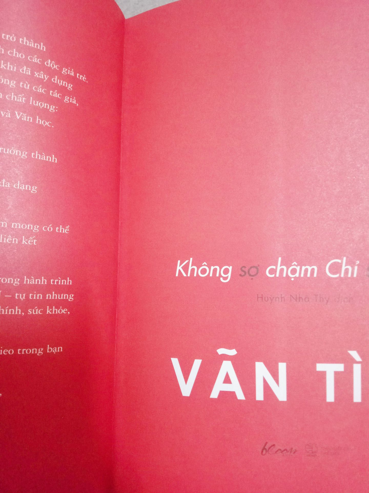 Tác giả Vãn Tình thì không bút viết nào diễn tả được rồi, mn có lẽ cũng đã nghe rất nhiều. Mình chưa đọc nên không review về nội dung được, nhưng mà về hình thức Tiki là nhất rồi. Mua sale nhưng vẫn có bọc kiếng, màu sách u mê thiệt sự, thơm mùi sách mới, giao hàng rất nhanh luôn