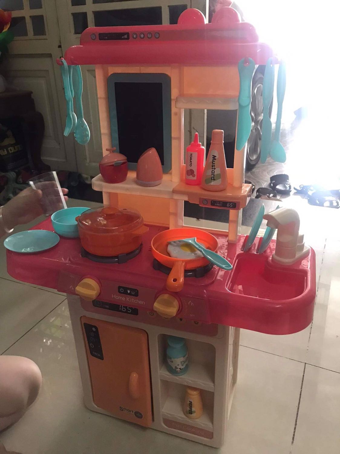 Hộp bị móp, gói ko cẩn thận, mua để tặng mà như vậy sao giám tặng đây, hên là bên trong ko bể