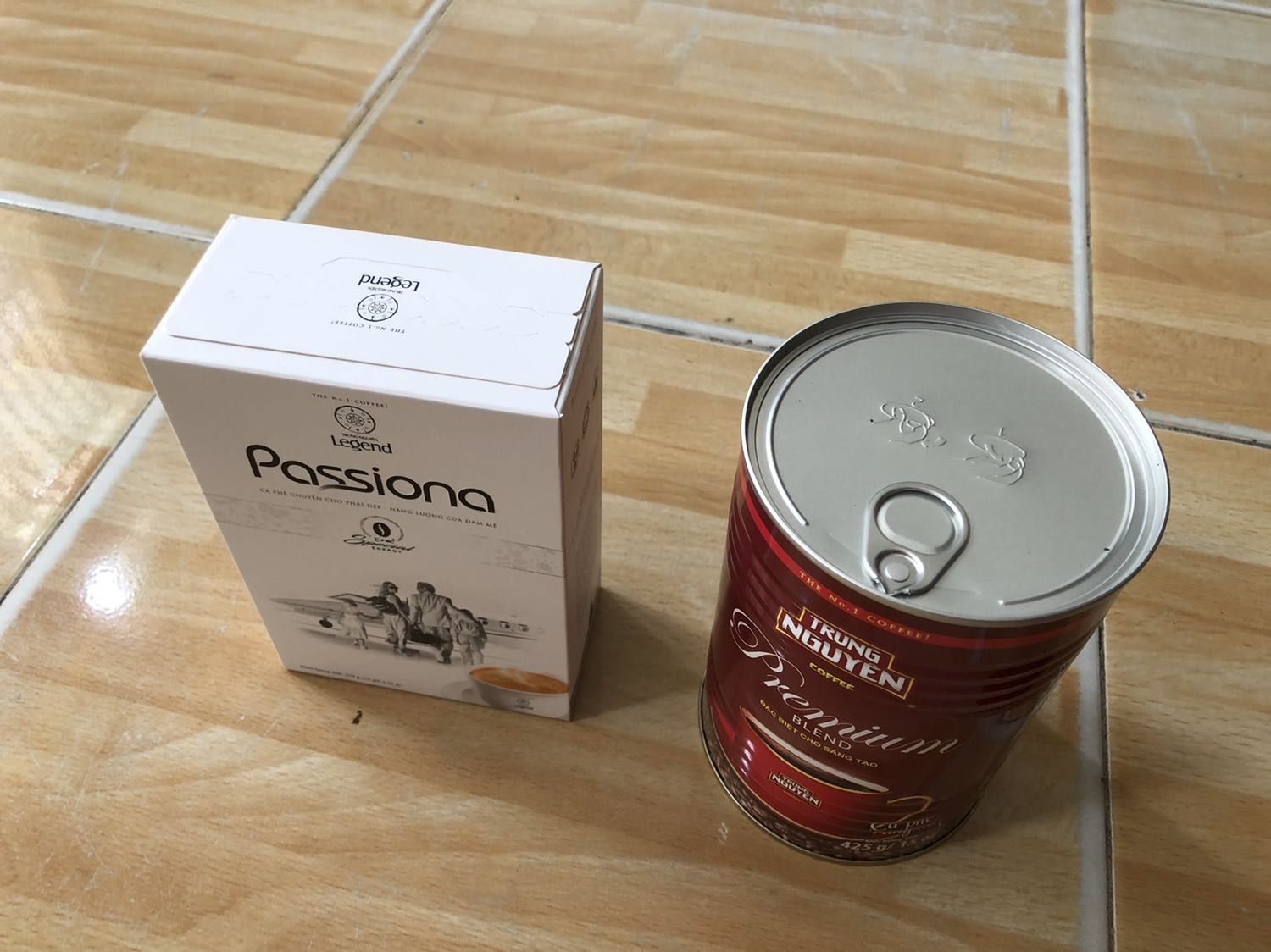 Tiki giao hàng nhanh, đóng gói cẩn thận, nhân viên giao nhận nhiệt tình ,lễ phép , hàng chính hãng date xa. Còn về chất lượng thì khỏi bàn, mình rất thích hai hương vị này,còn mua dc khi giảm giá , quá đã