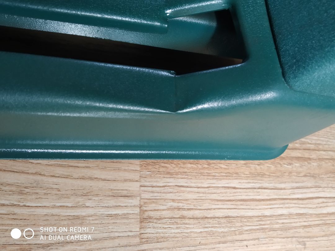 mua lần đầu thấy giới thiệu là hàng chính hãng đặt đắt tiền hơn trang khác nhưng thật thất vọng, vì là hàng nhái ,tem là tem dán ,dán cũng không thẳng , máy chạy kêu to ,lọc cọc , lộc cộc ,đĩa cắt như và vào chắn bảo vệ , như bị rơ bi , quấn dây nhôm hay đồng thì chưa kịp kiểm tra , vận chuyển hàng thì móp méo trầy xước ,mua lần đầu mà thất vọng, không biết có được bao lâu